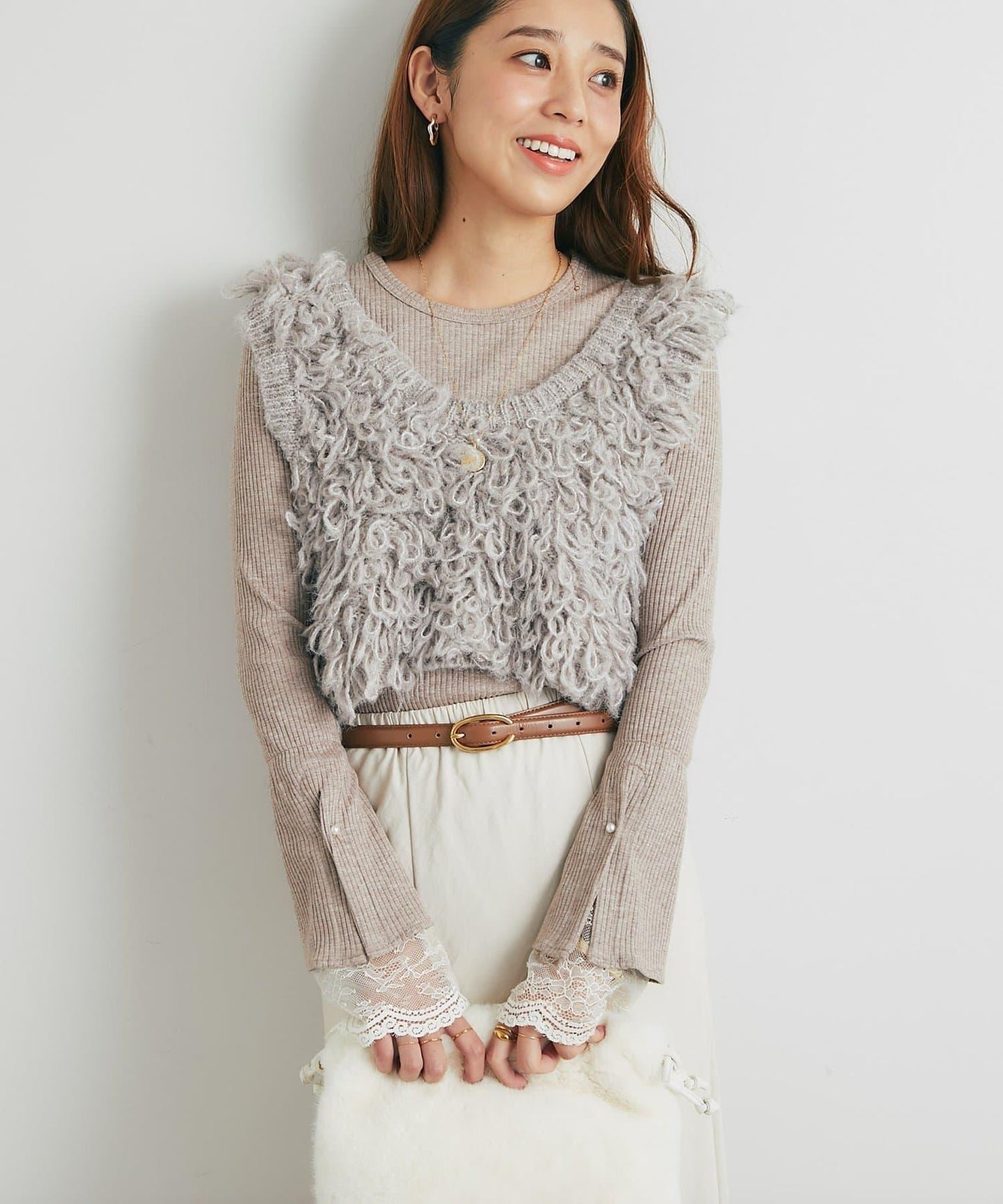 吸睛華麗搭配褶邊針織背心