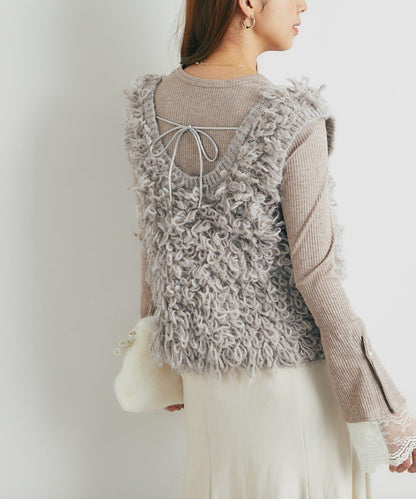 吸睛華麗搭配褶邊針織背心