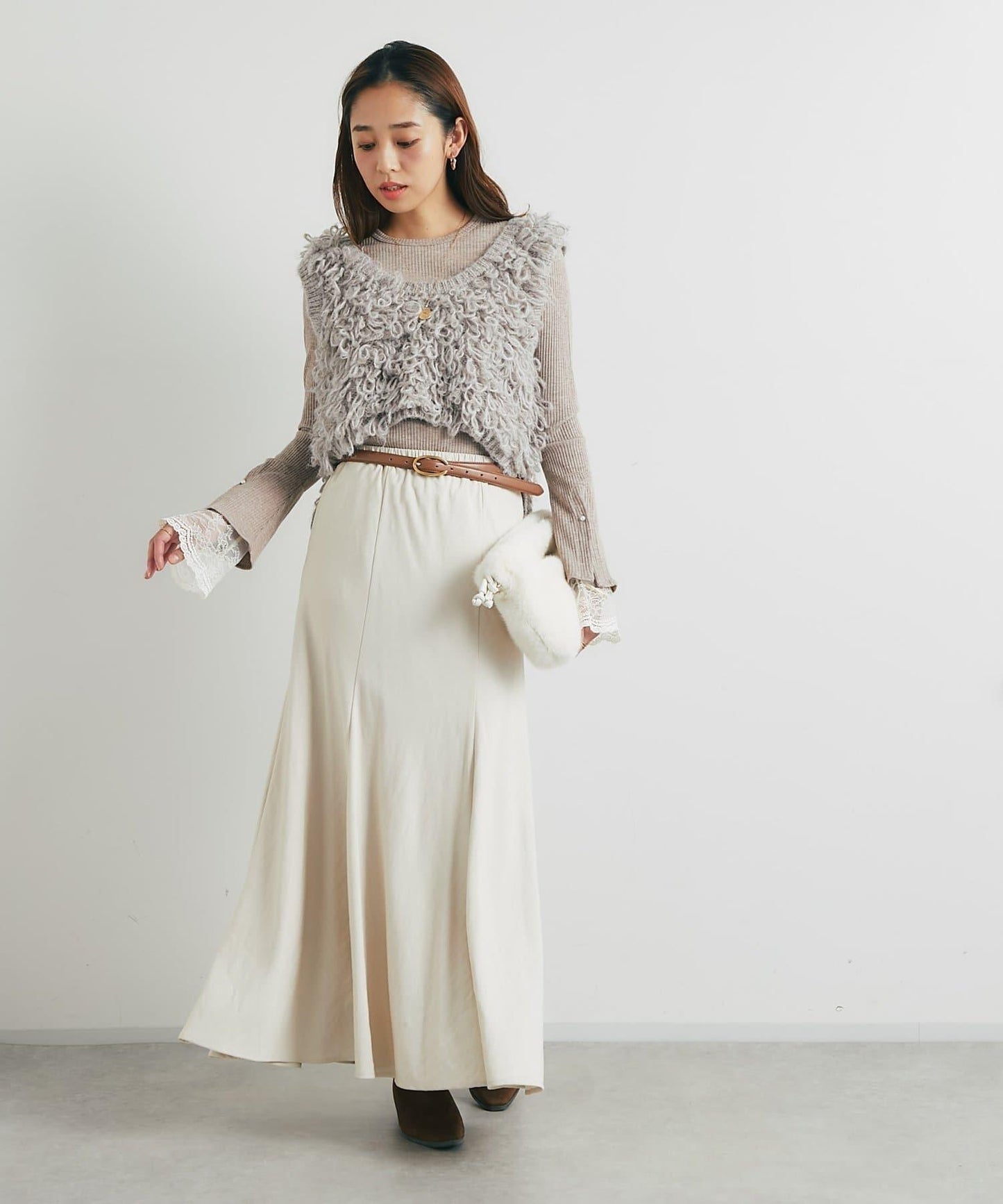 吸睛華麗搭配褶邊針織背心