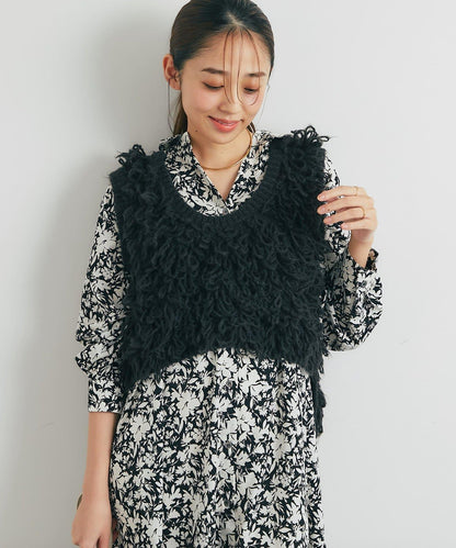 吸睛華麗搭配褶邊針織背心