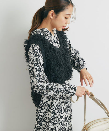 吸睛華麗搭配褶邊針織背心