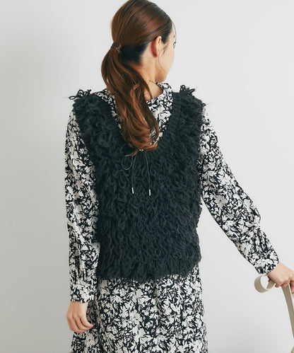 吸睛華麗搭配褶邊針織背心