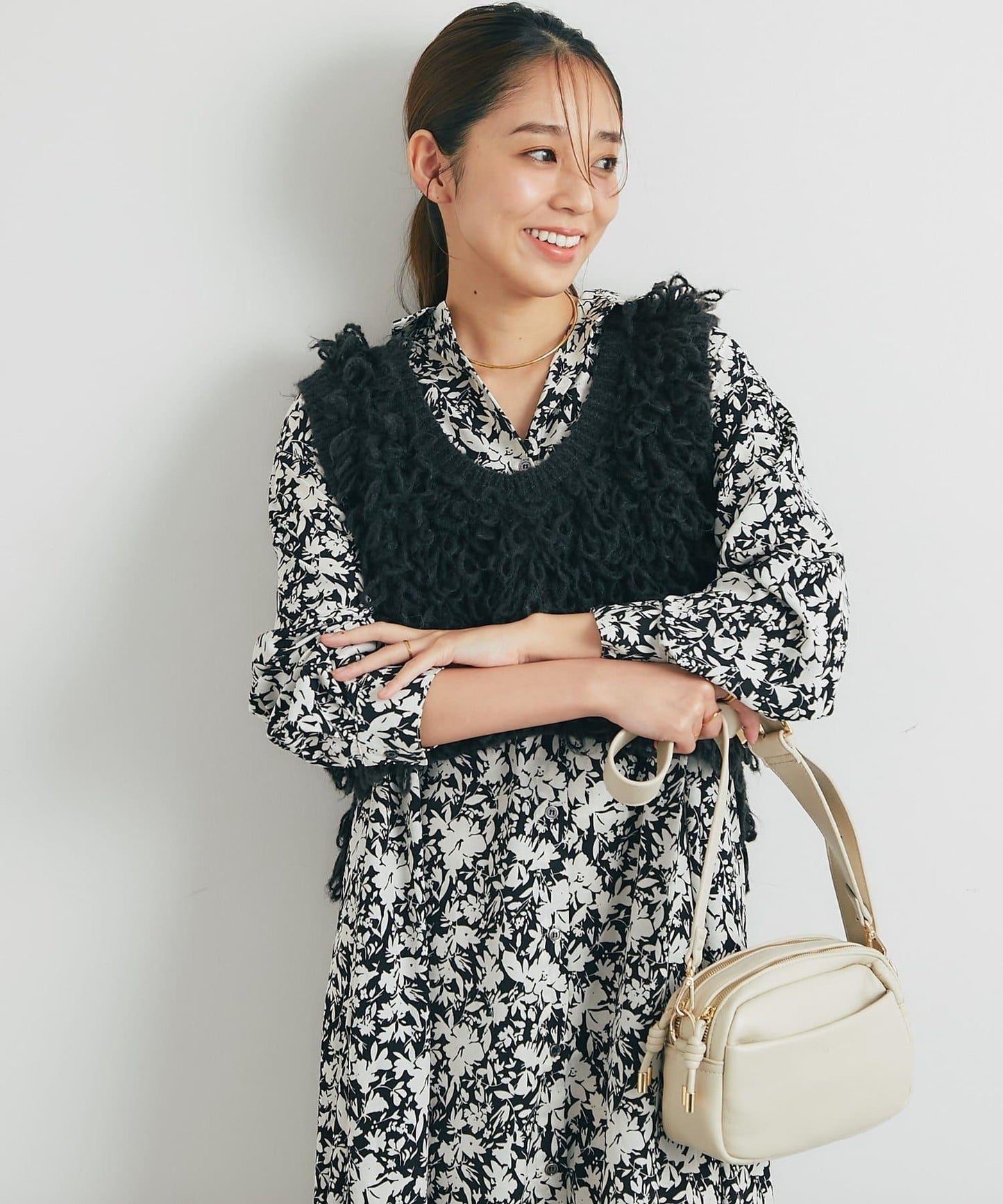 吸睛華麗搭配褶邊針織背心