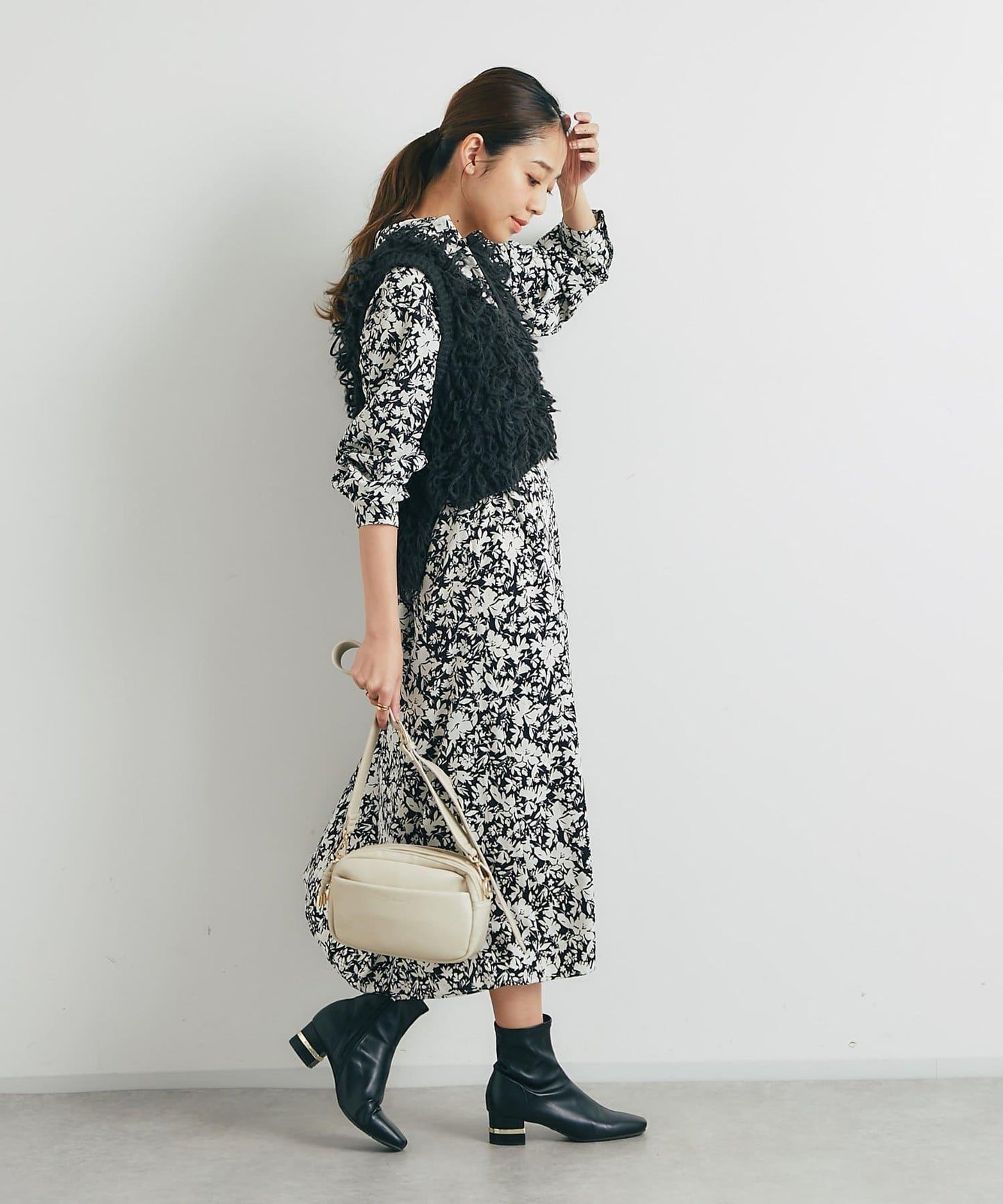 吸睛華麗搭配褶邊針織背心