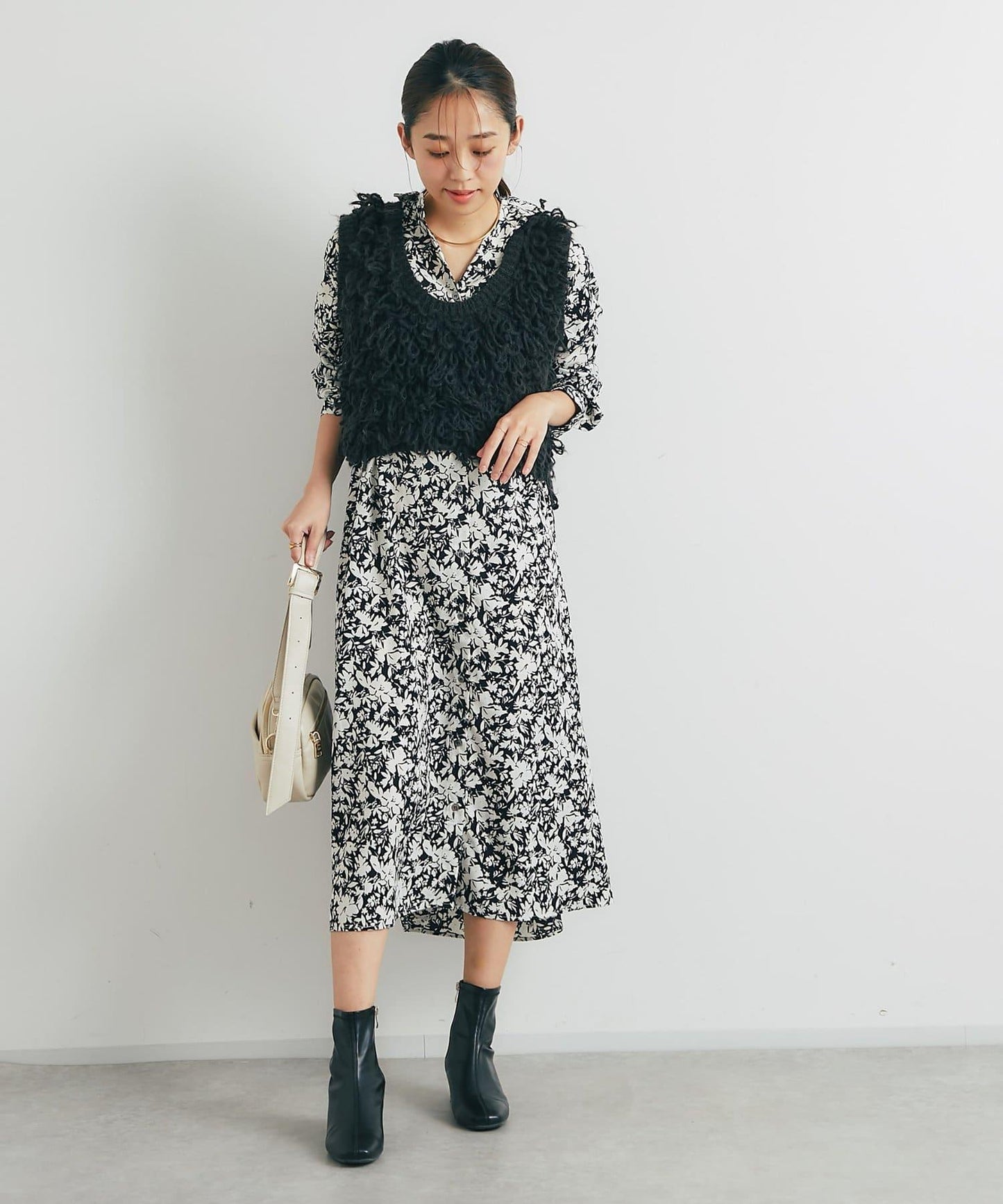 吸睛華麗搭配褶邊針織背心