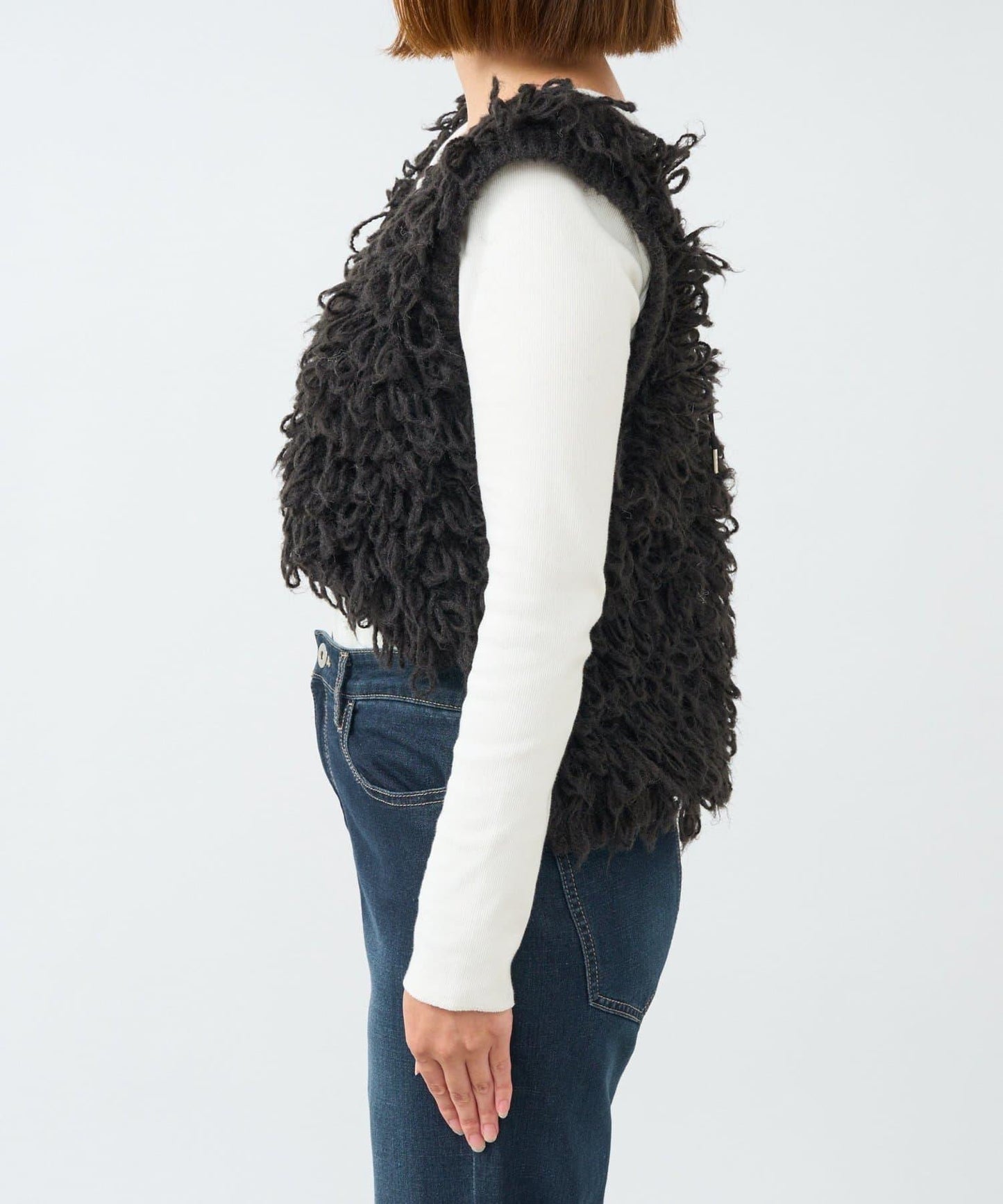 吸睛華麗搭配褶邊針織背心