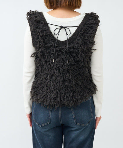 吸睛華麗搭配褶邊針織背心