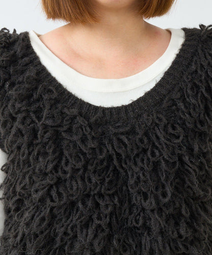 吸睛華麗搭配褶邊針織背心