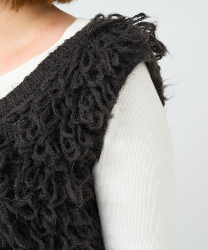 吸睛華麗搭配褶邊針織背心