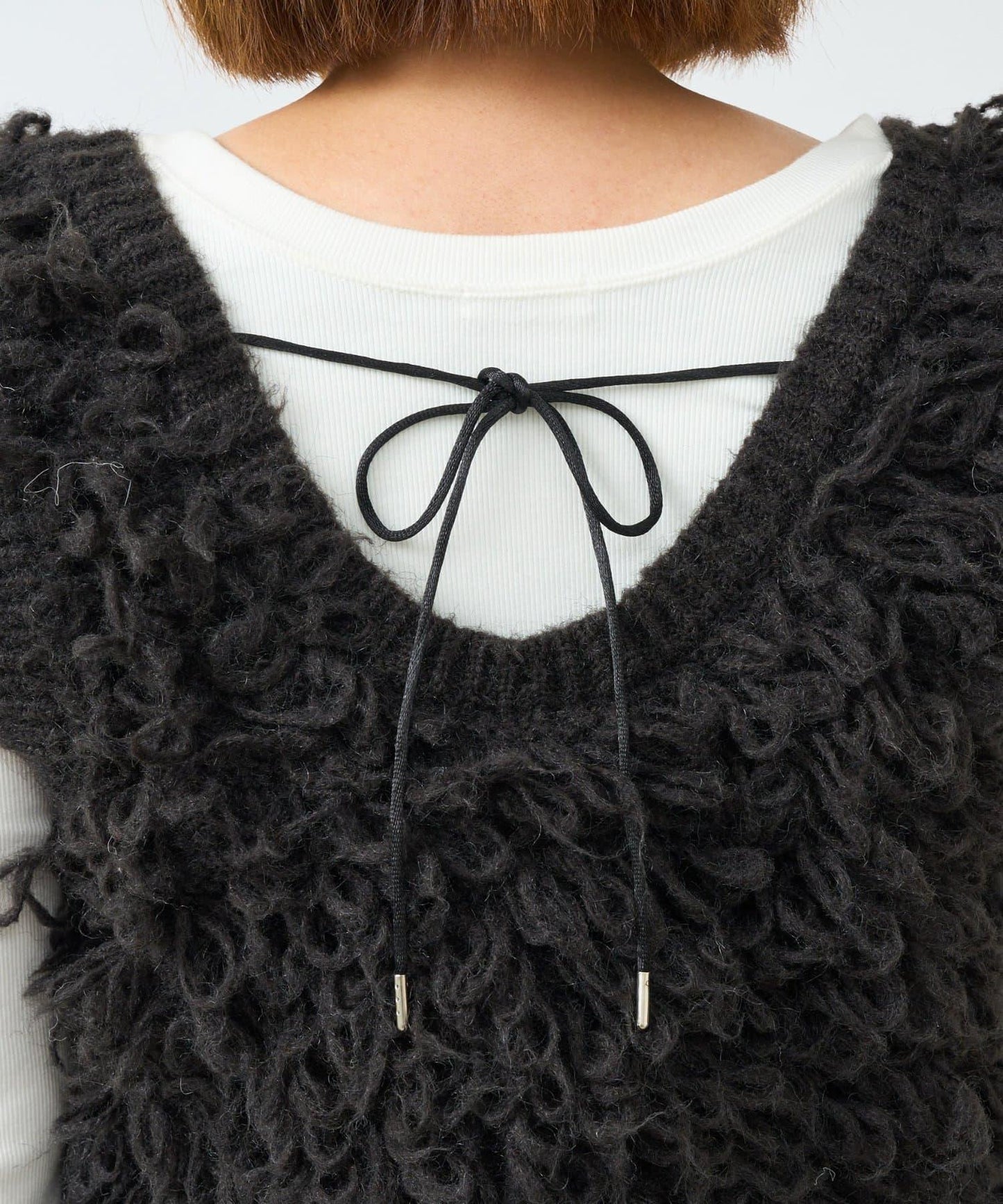 吸睛華麗搭配褶邊針織背心