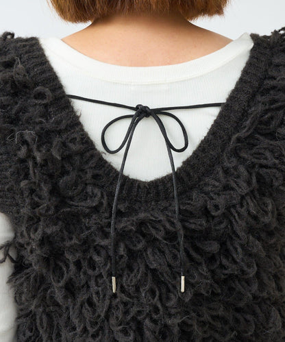 吸睛華麗搭配褶邊針織背心