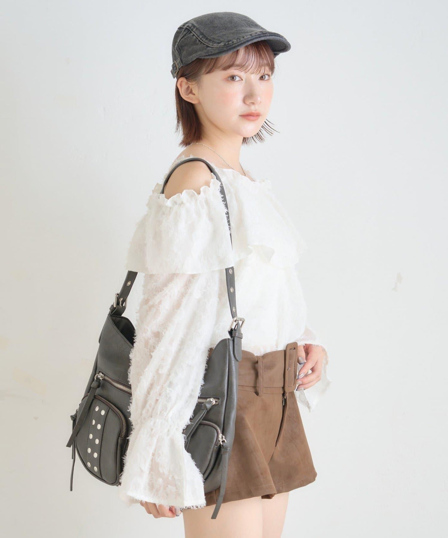 【mystic】[mline]荷葉邊一字肩襯衫