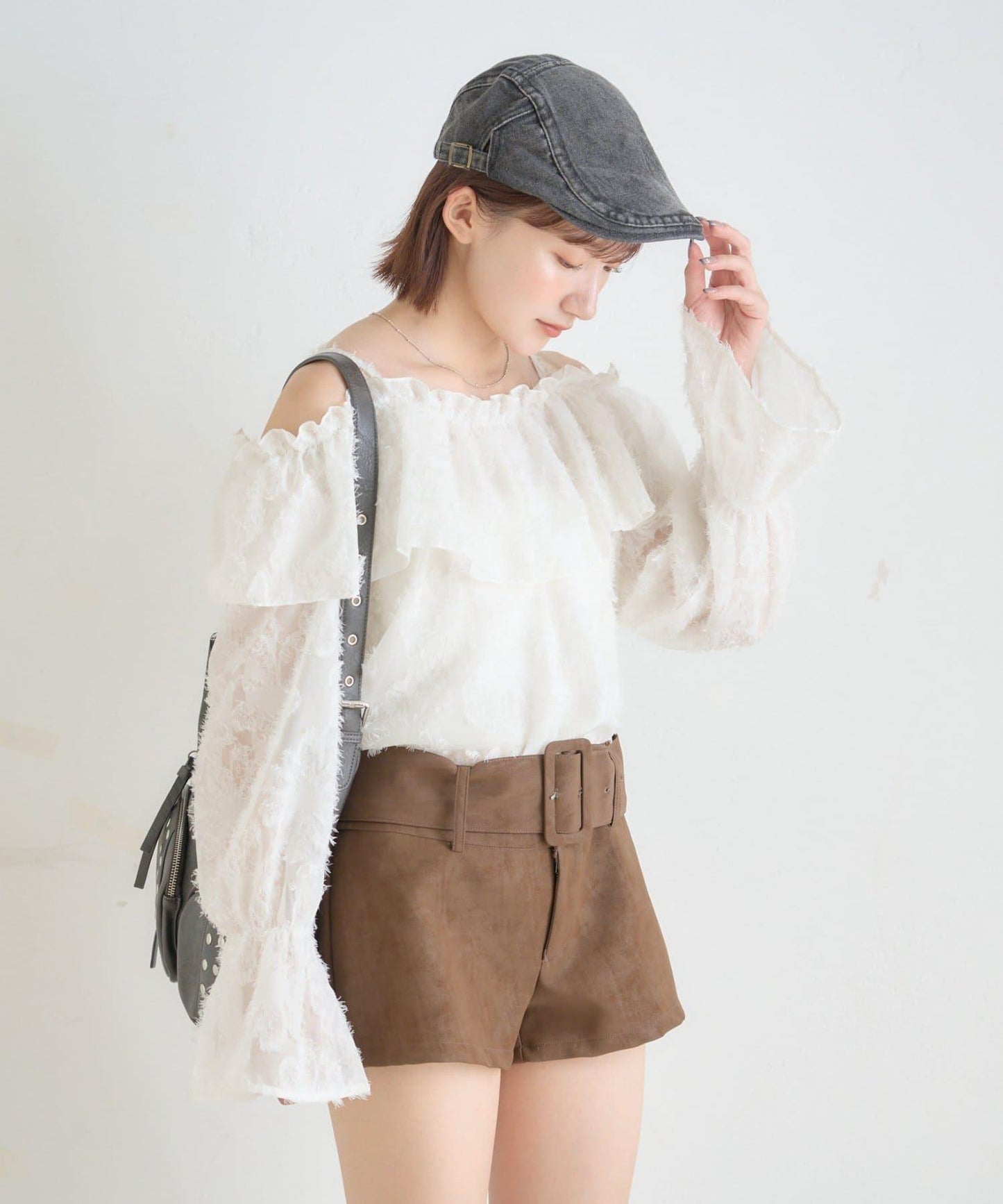 【mystic】[mline]荷葉邊一字肩襯衫