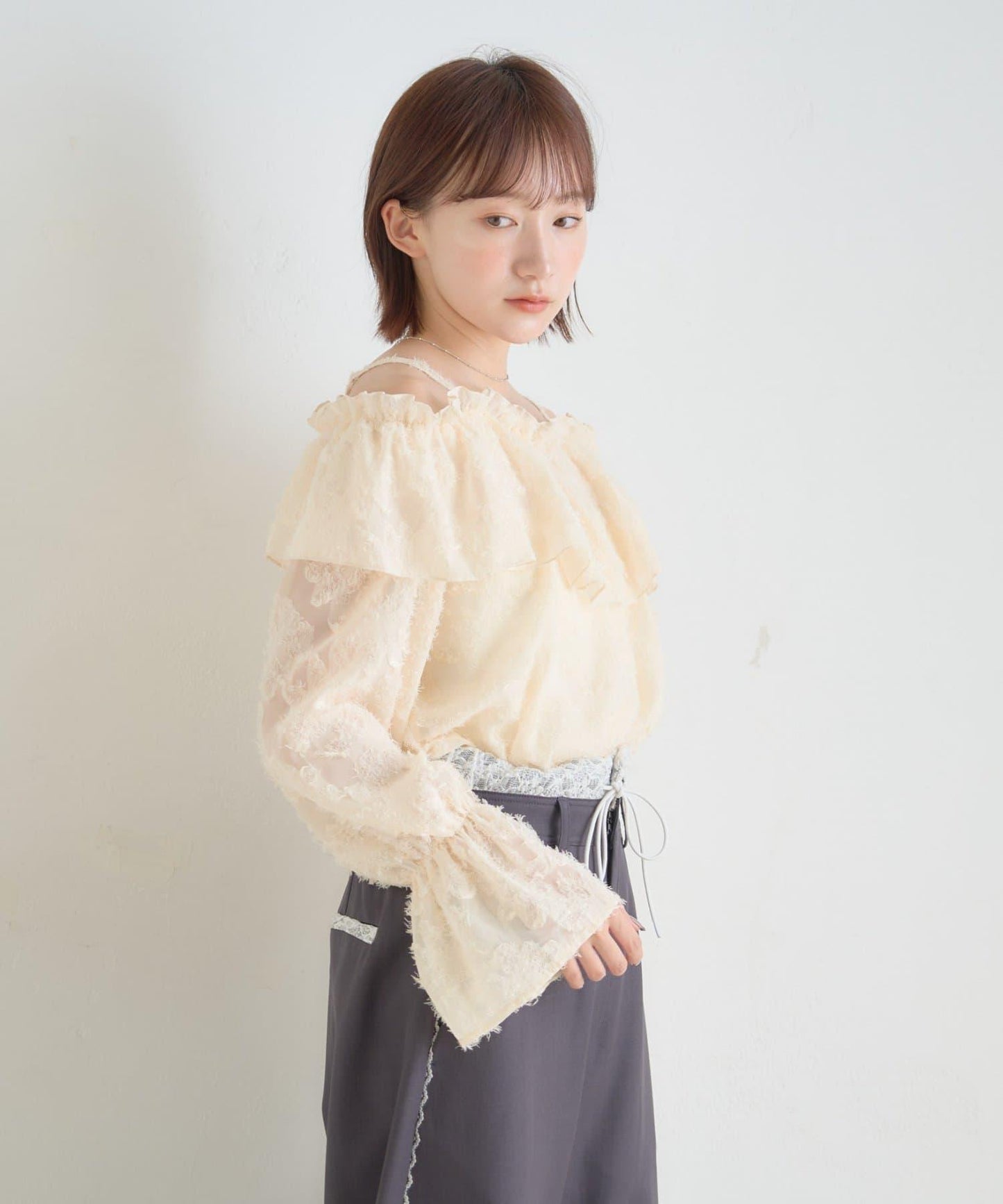 【mystic】[mline]荷葉邊一字肩襯衫