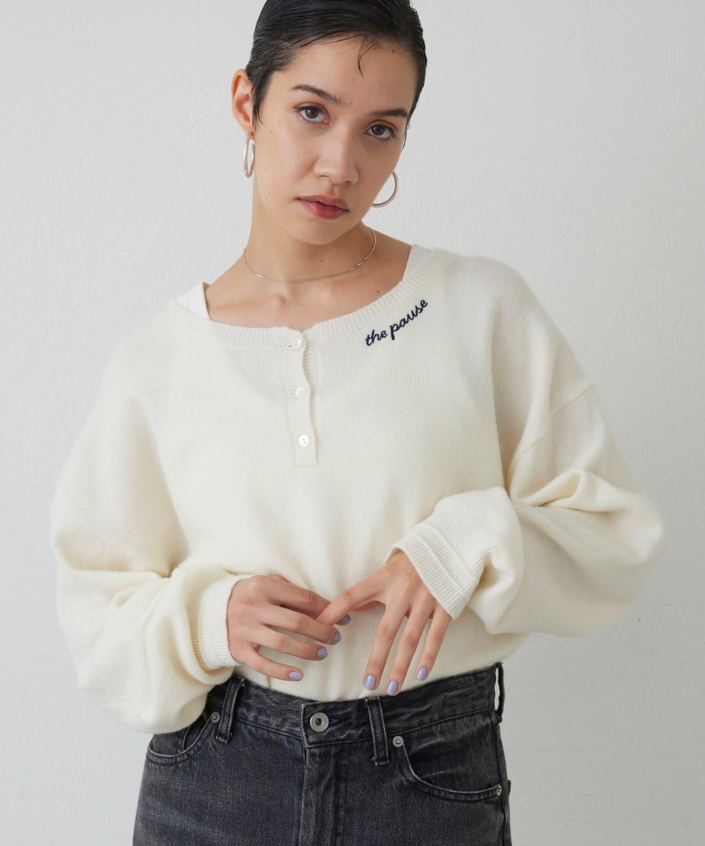 【THE PAUSE】亨利領刺繡套頭衫