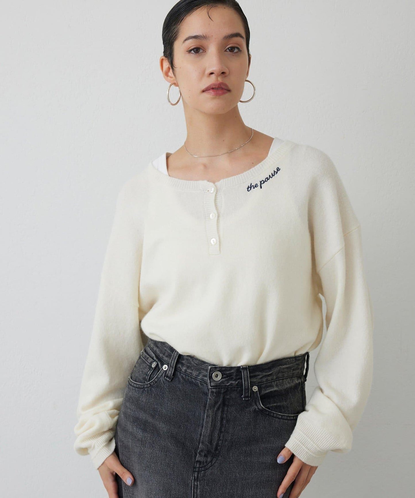 【THE PAUSE】亨利領刺繡套頭衫