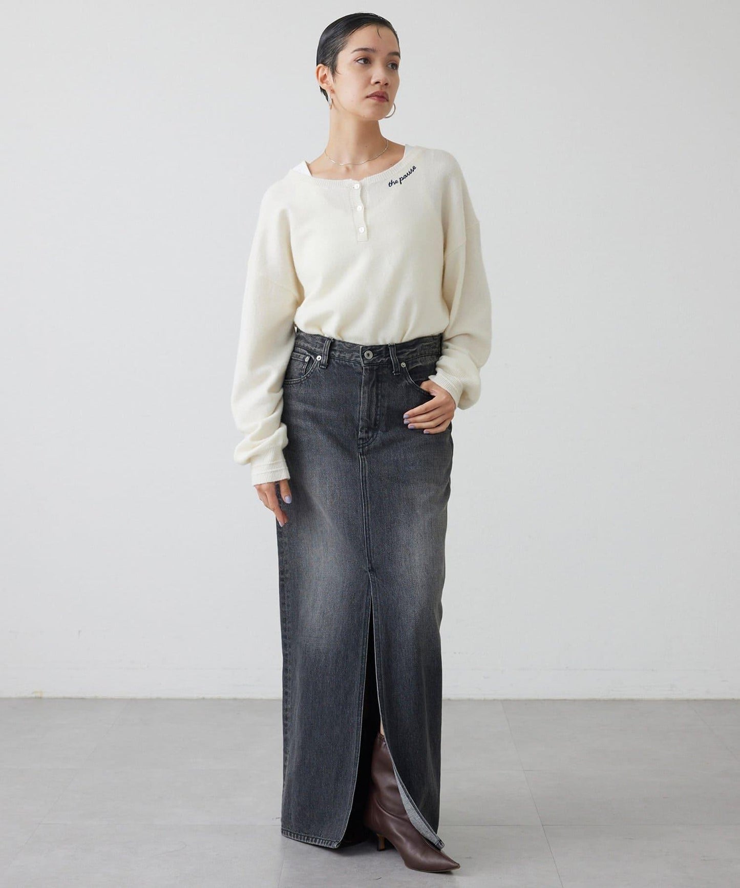 【THE PAUSE】亨利領刺繡套頭衫