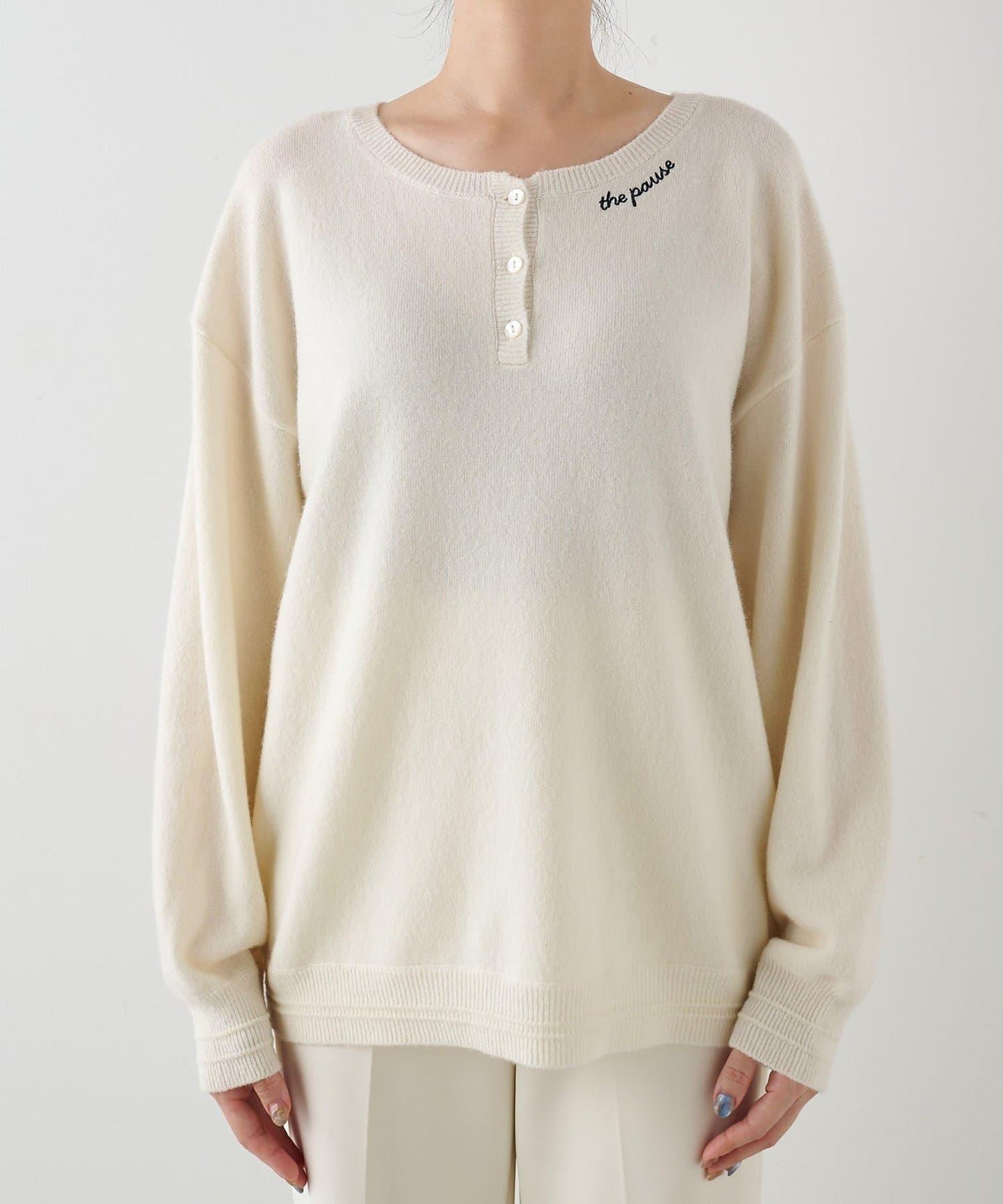 【THE PAUSE】亨利領刺繡套頭衫