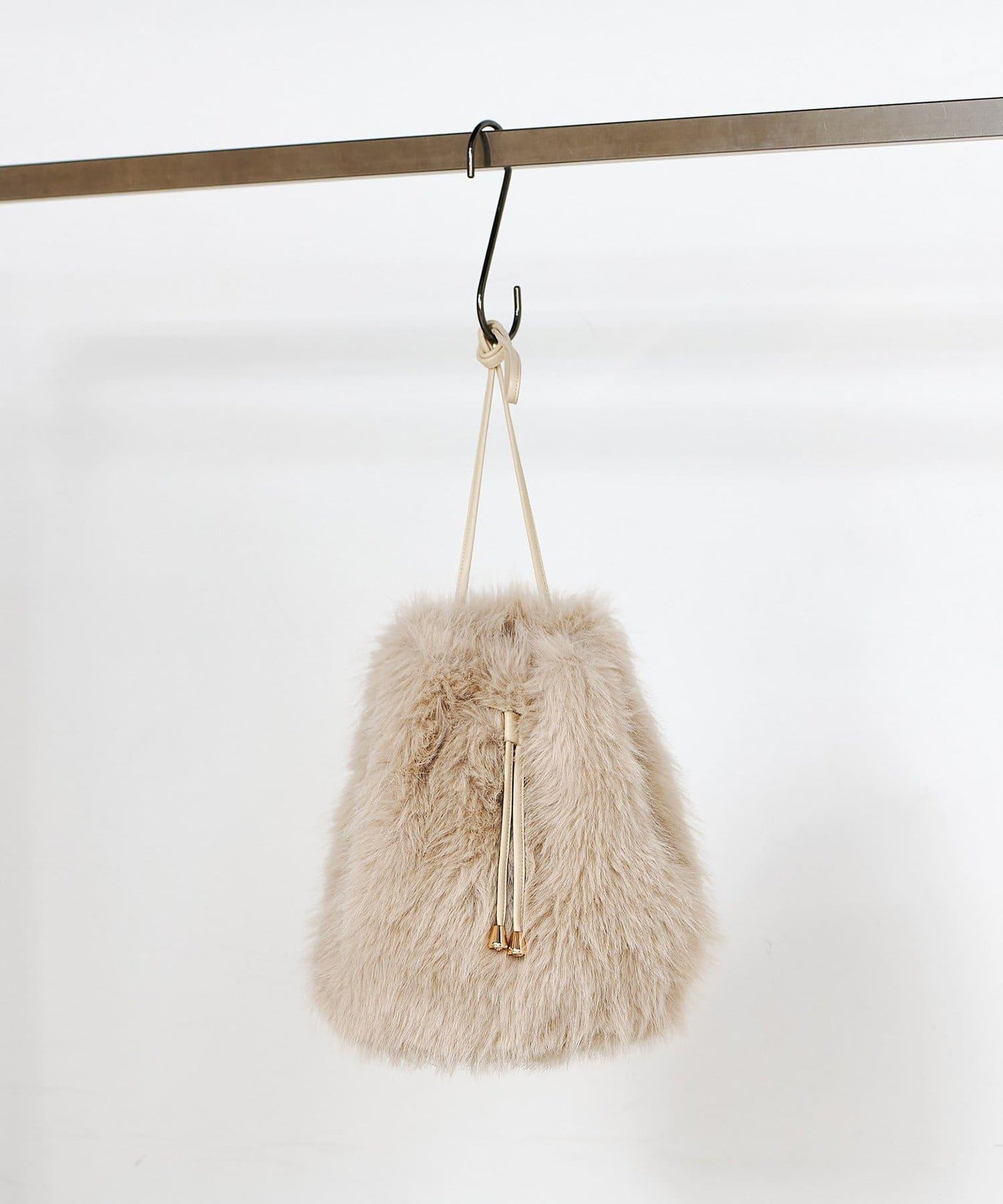 【THE PAUSE】仿皮草抽繩揹包