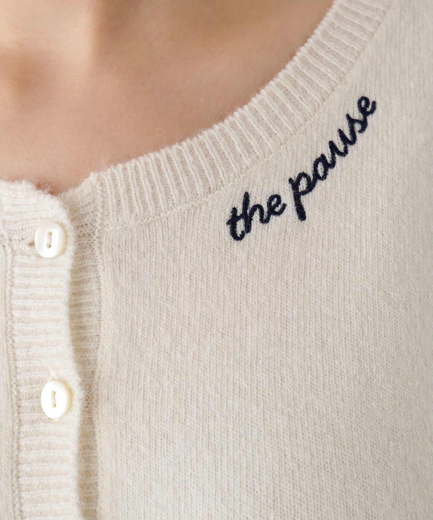 【THE PAUSE】亨利領刺繡套頭衫