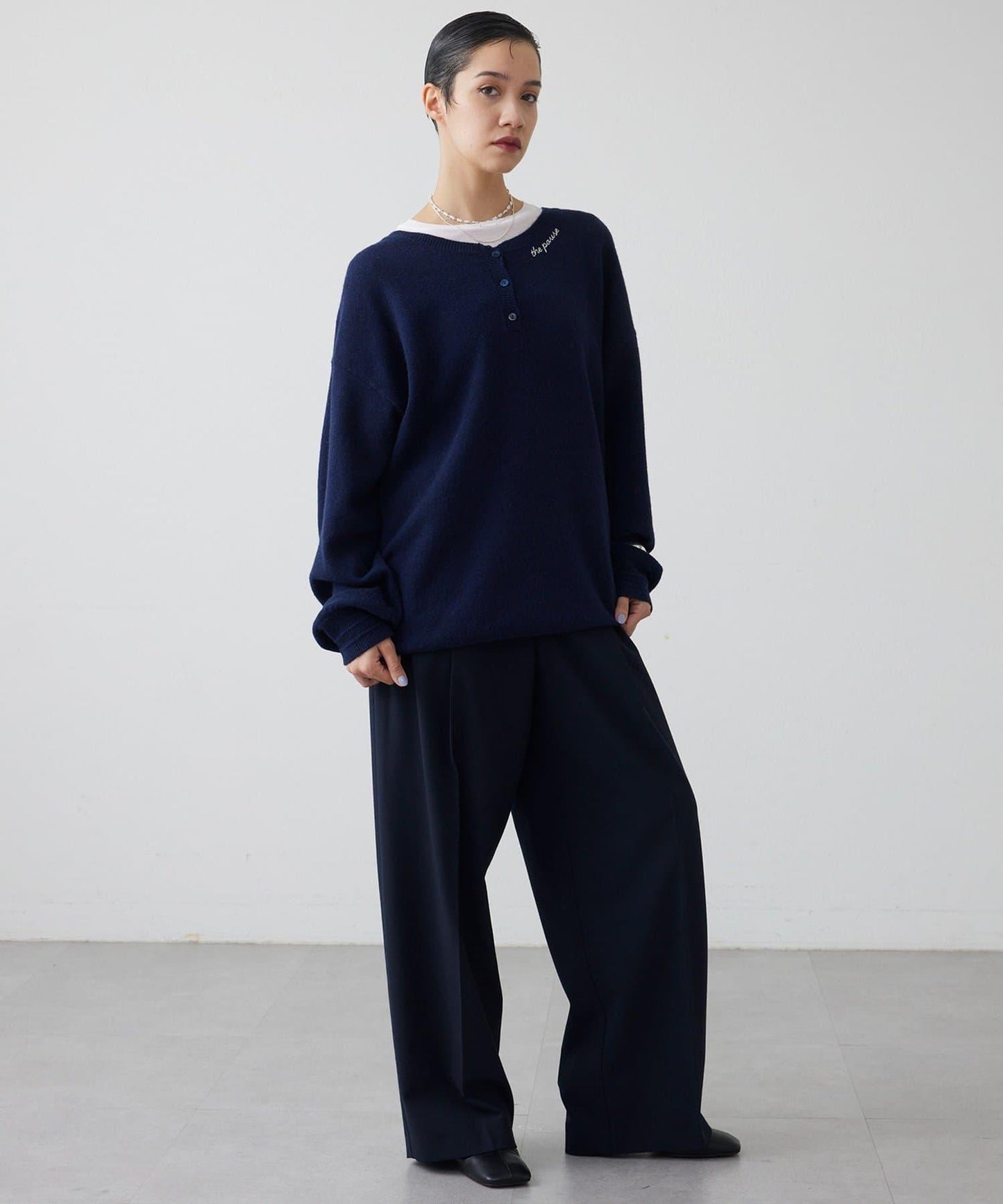 【THE PAUSE】亨利領刺繡套頭衫