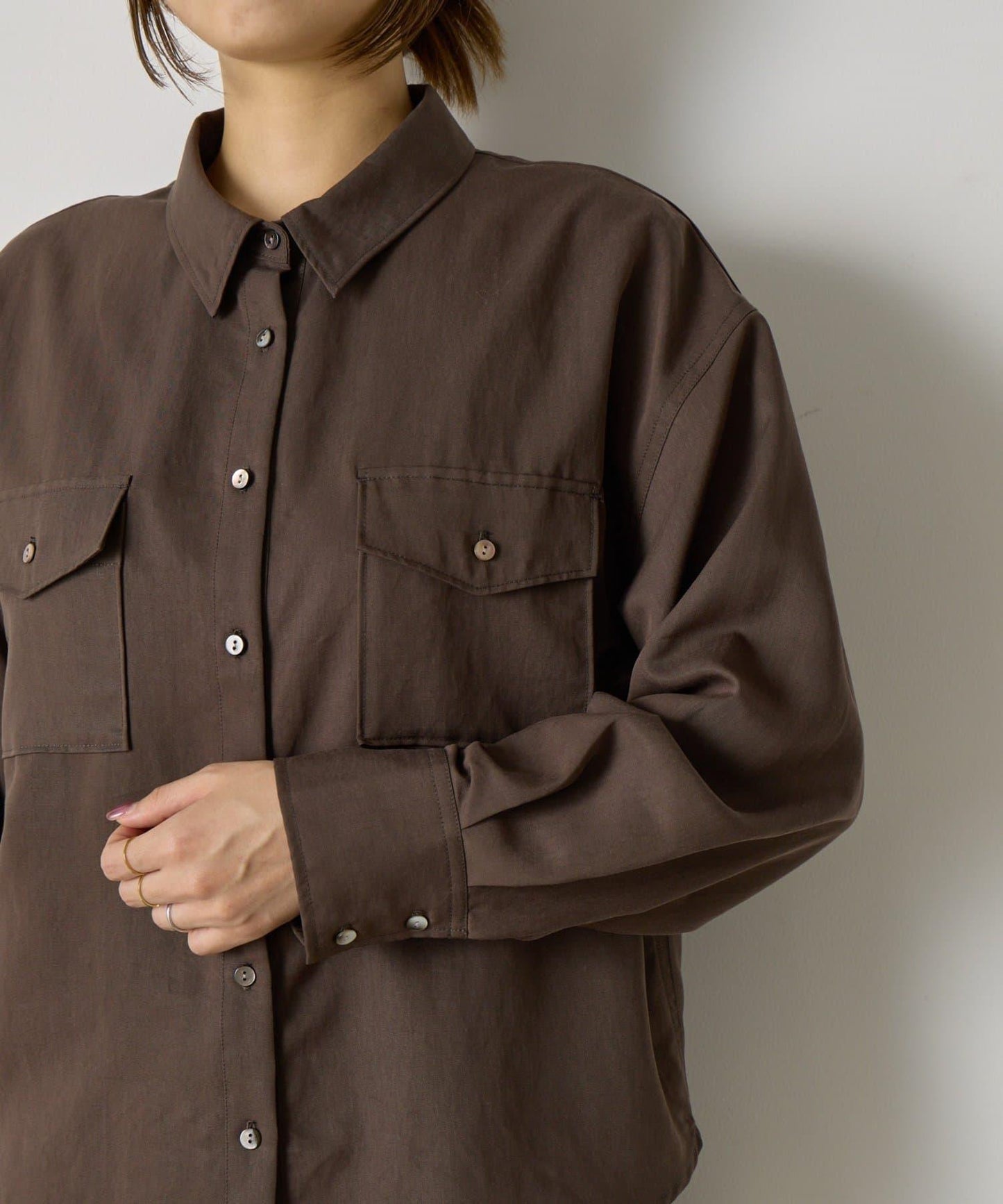 袖褶雙口袋襯衫