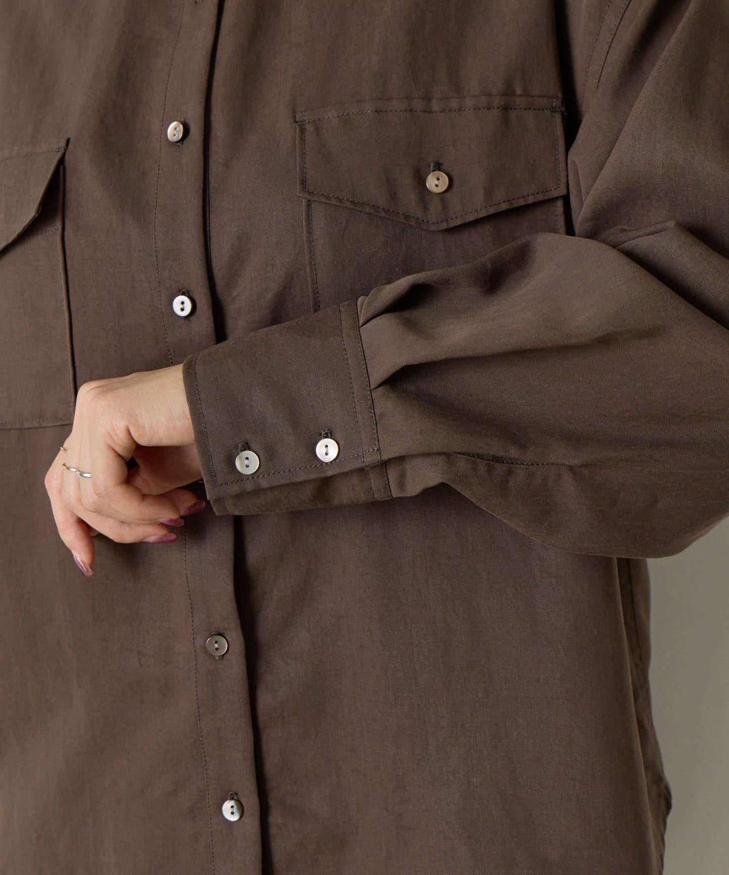 袖褶雙口袋襯衫