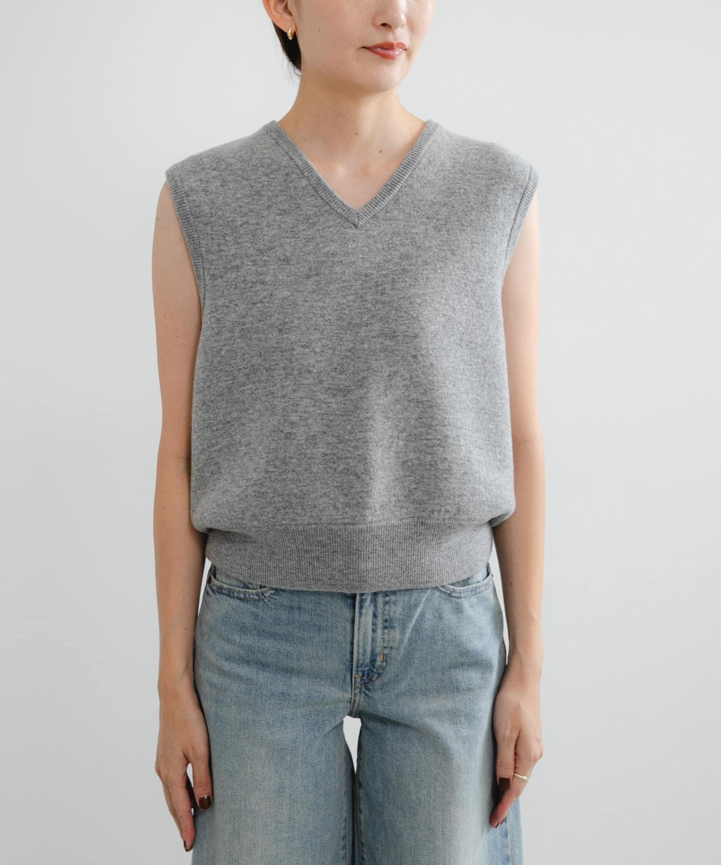 羊毛羊絨V領針織背心