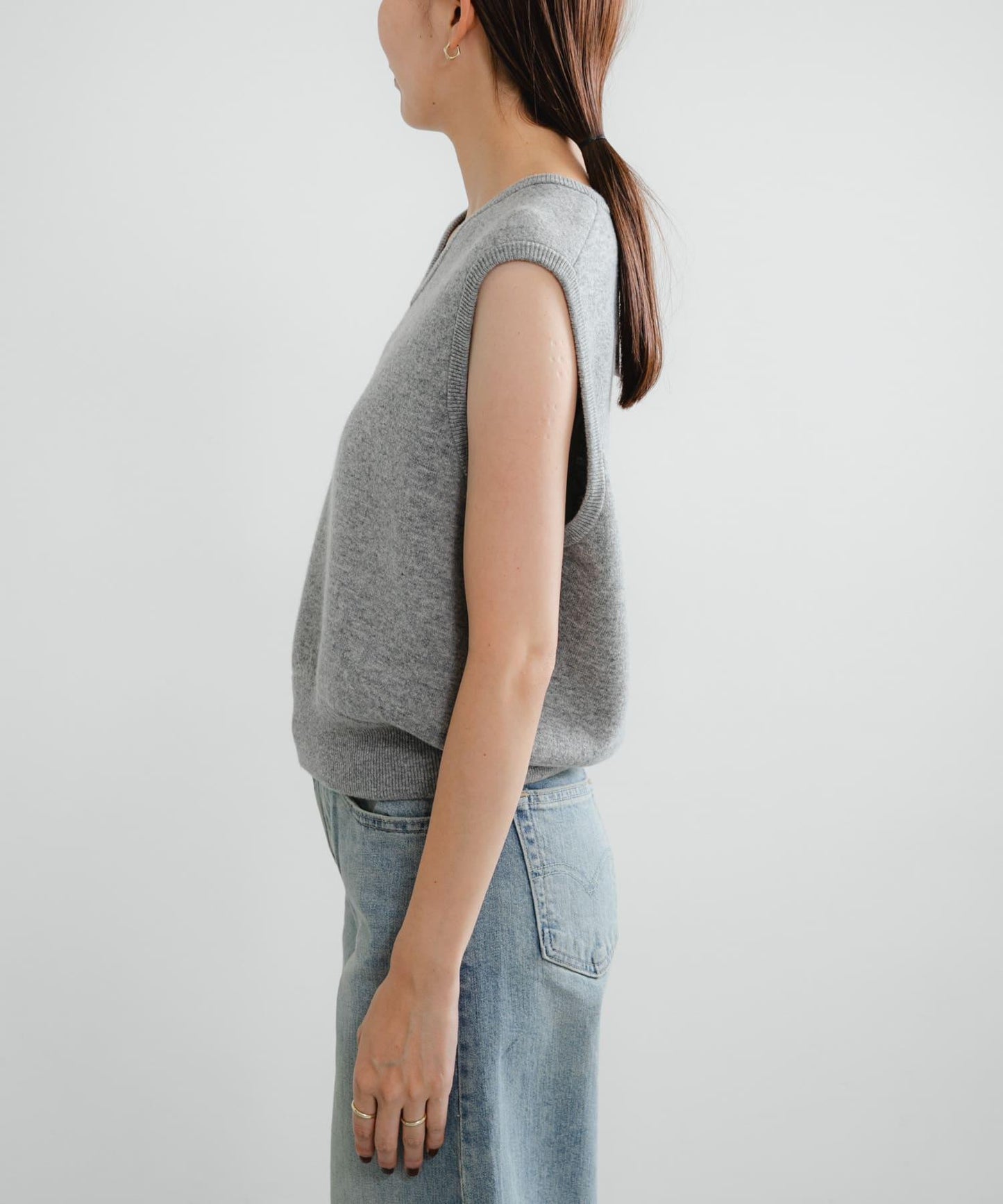 羊毛羊絨V領針織背心