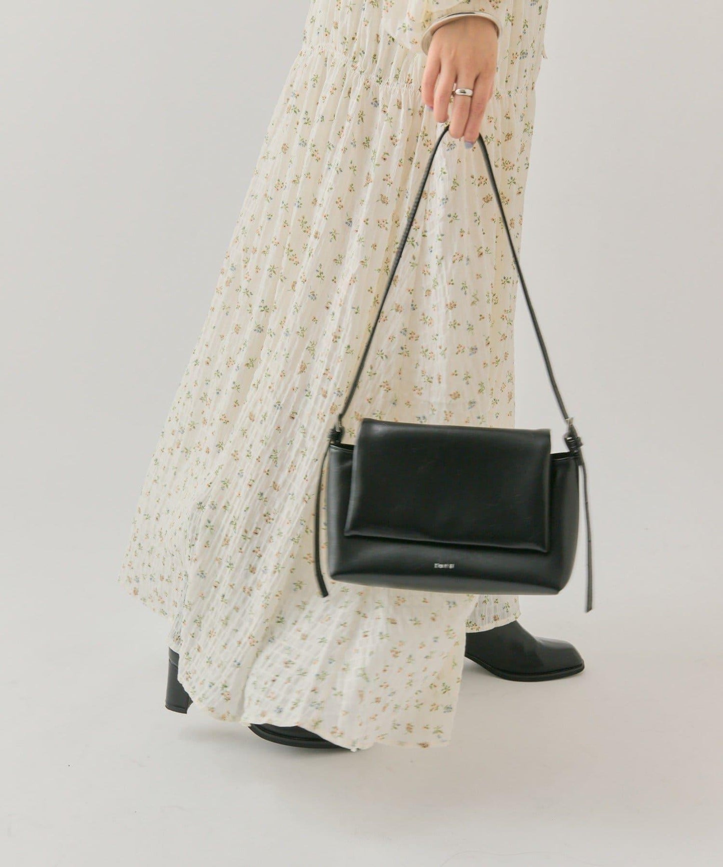 小花束腰連衣裙