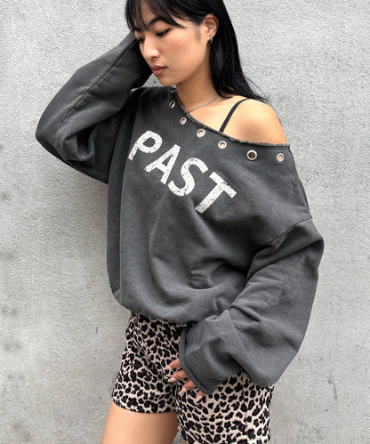 【AW】金屬孔裝飾一字肩標誌衛衣