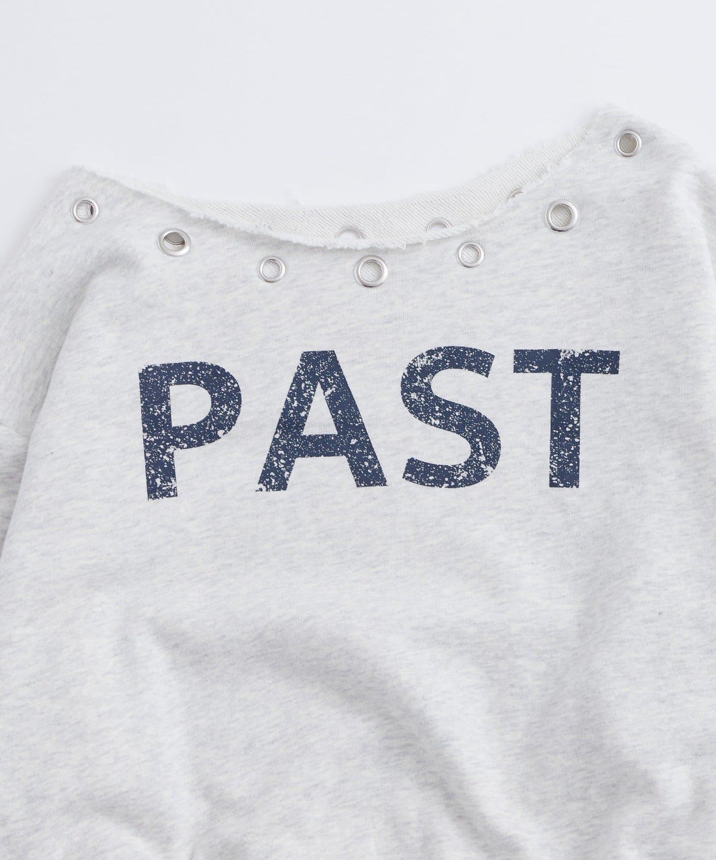 【AW】金屬孔裝飾一字肩標誌衛衣