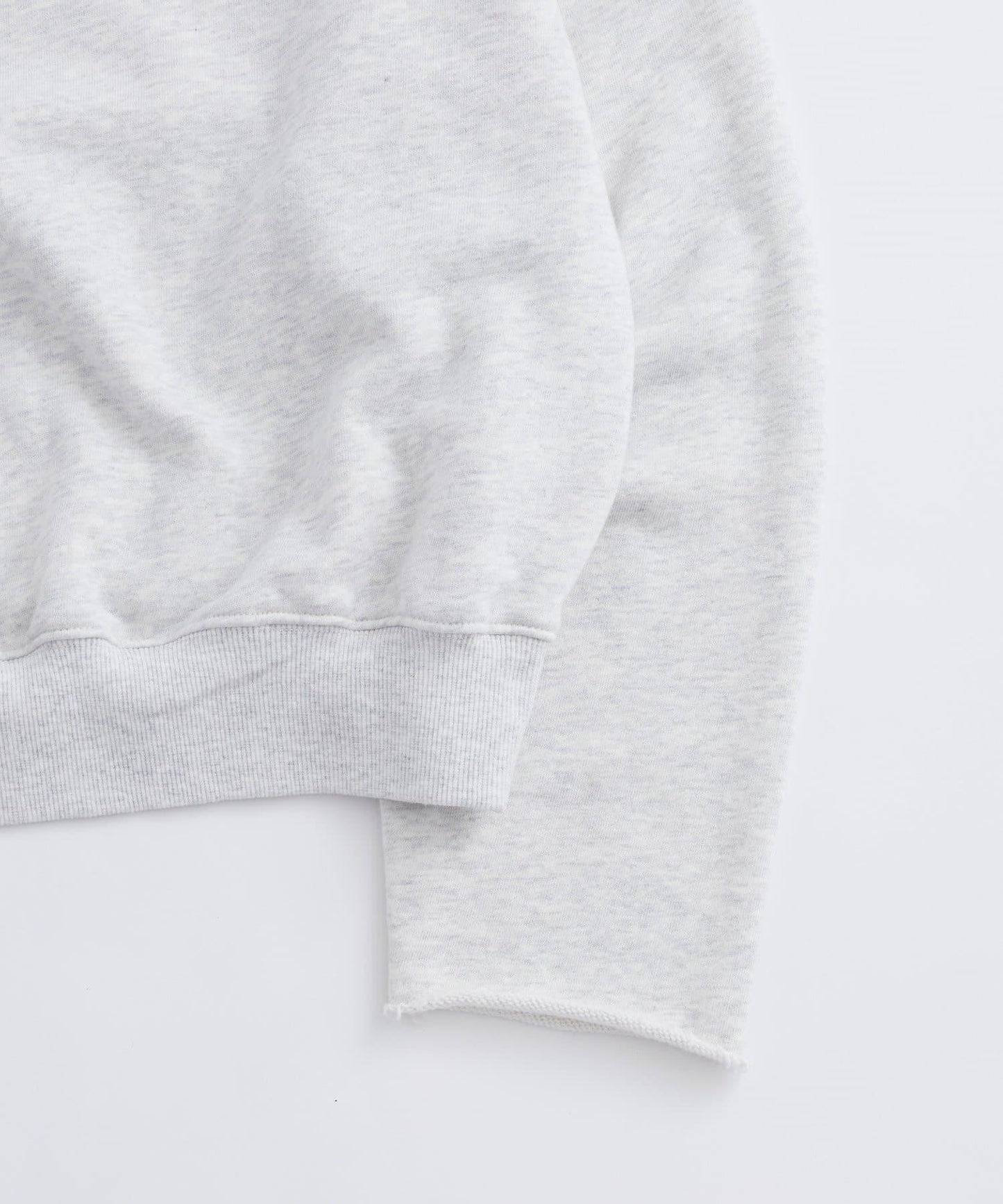 【AW】金屬孔裝飾一字肩標誌衛衣