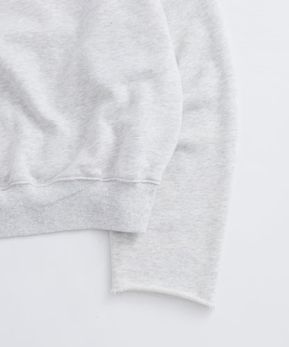 【AW】金屬孔裝飾一字肩標誌衛衣