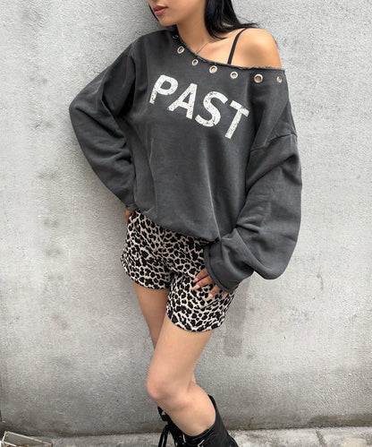 【AW】金屬孔裝飾一字肩標誌衛衣