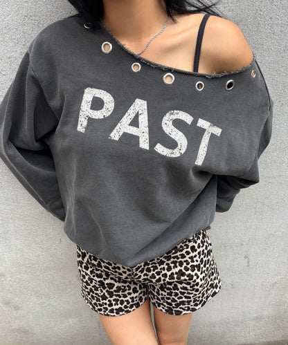 【AW】金屬孔裝飾一字肩標誌衛衣