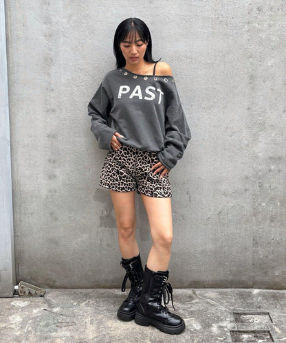 【AW】金屬孔裝飾一字肩標誌衛衣