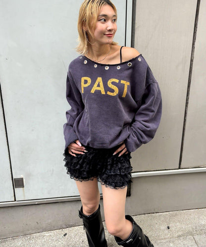 【AW】金屬孔裝飾一字肩標誌衛衣