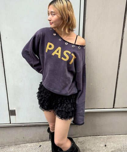 【AW】金屬孔裝飾一字肩標誌衛衣