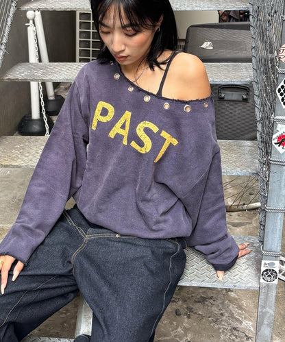 【AW】金屬孔裝飾一字肩標誌衛衣