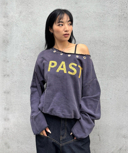 【AW】金屬孔裝飾一字肩標誌衛衣