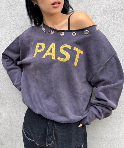 【AW】金屬孔裝飾一字肩標誌衛衣