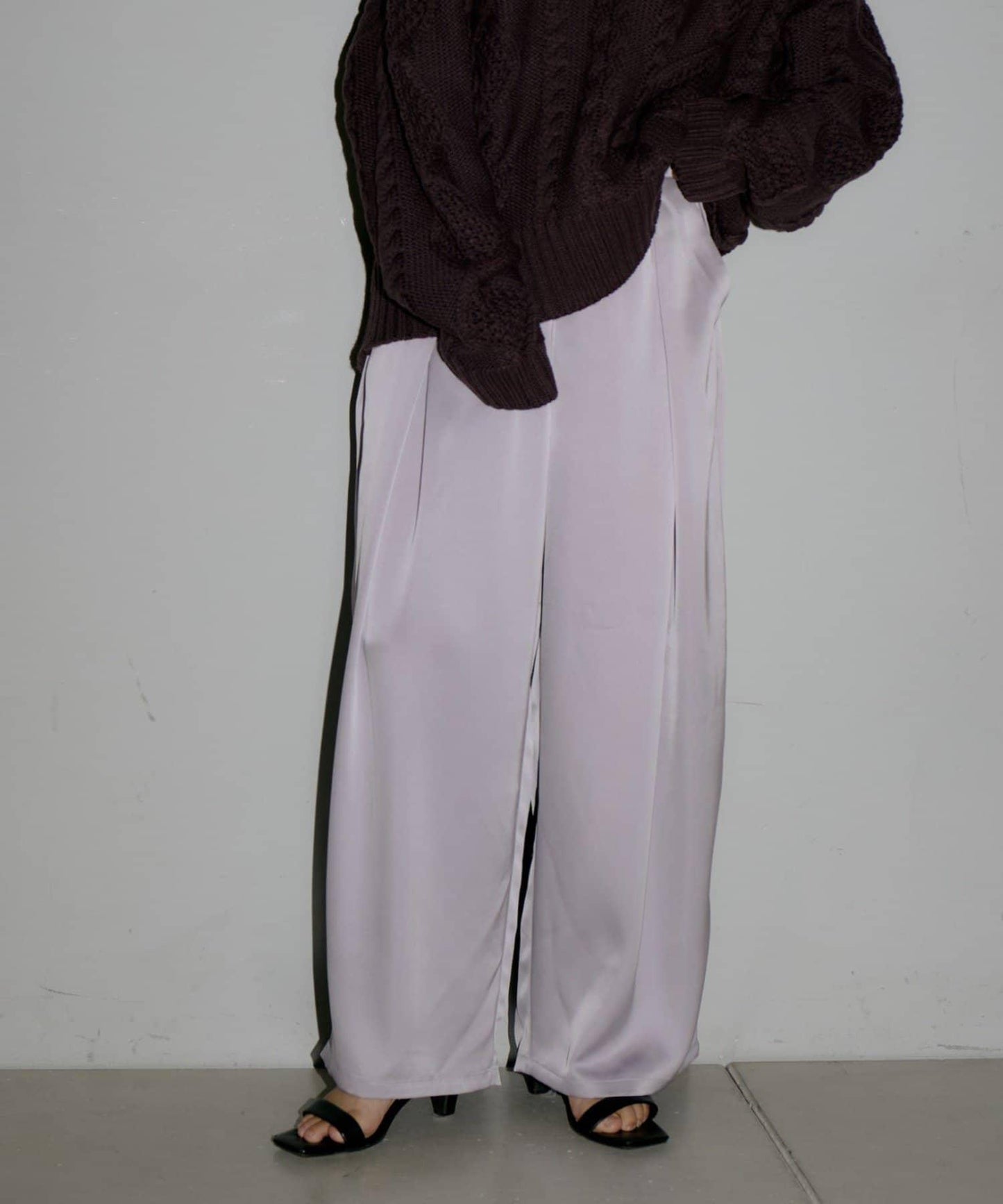 【yomo企畫】緞面褶皺寬鬆休閒褲