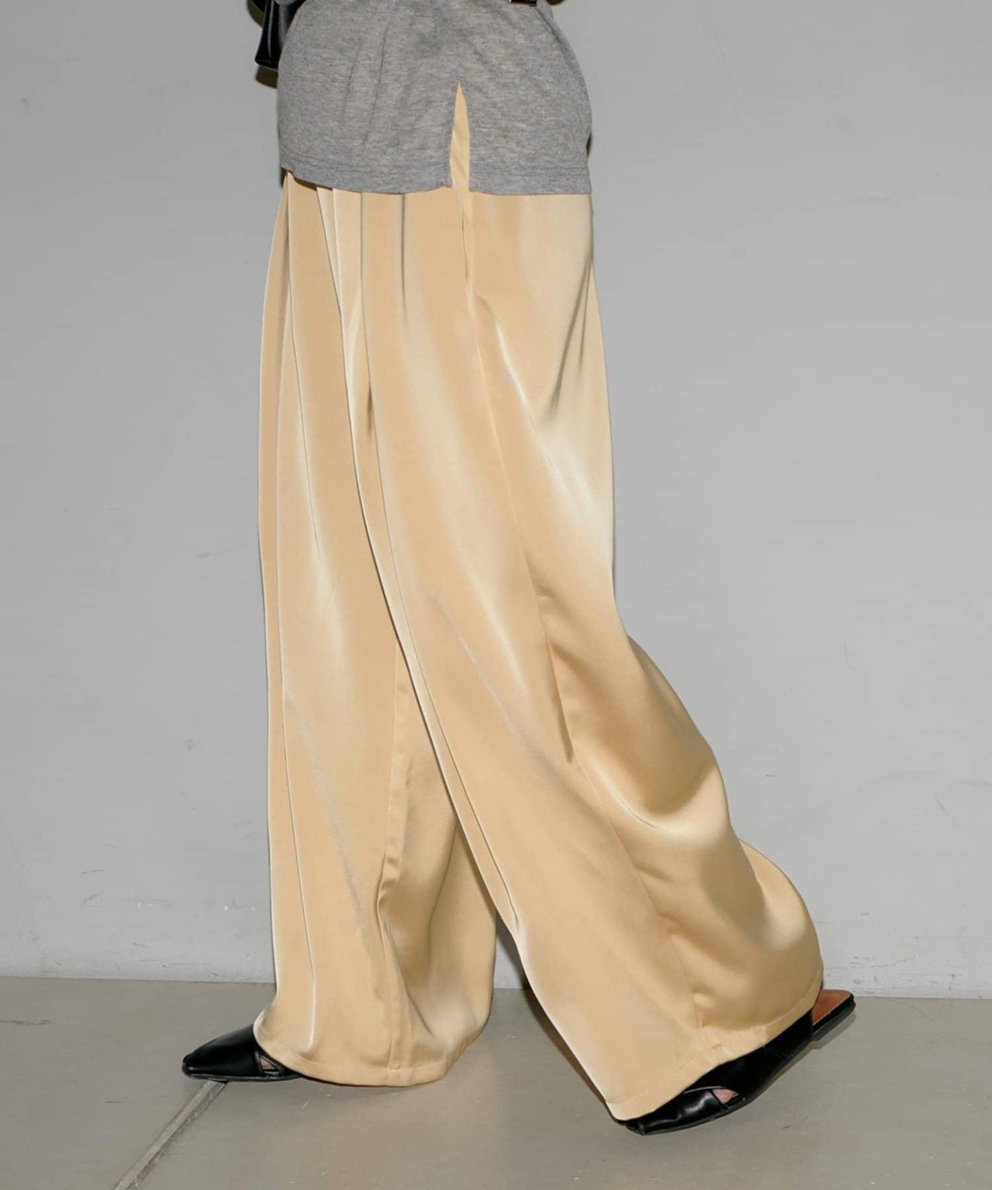 【yomo企畫】緞面褶皺寬鬆休閒褲