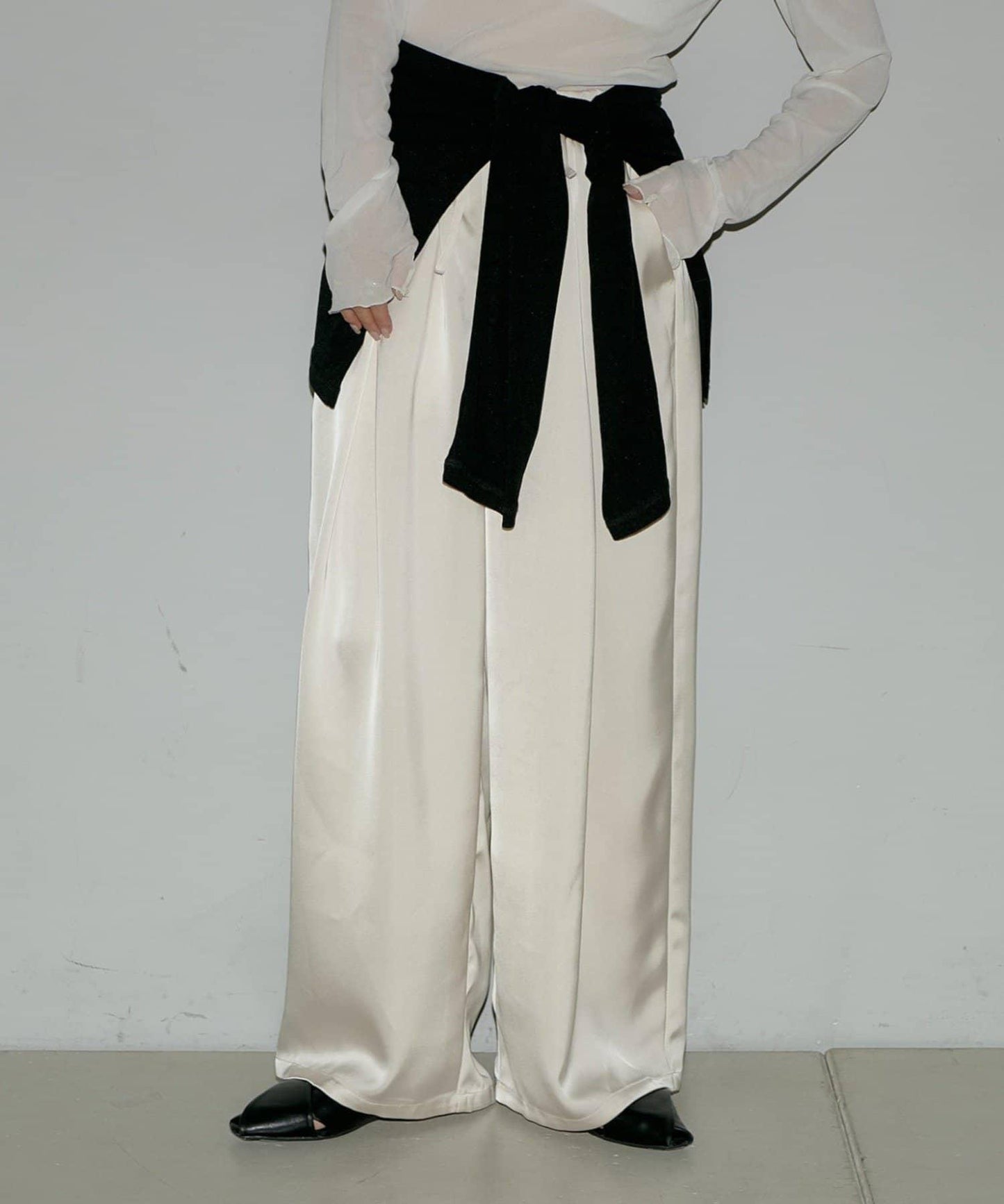 【yomo企畫】緞面褶皺寬鬆休閒褲