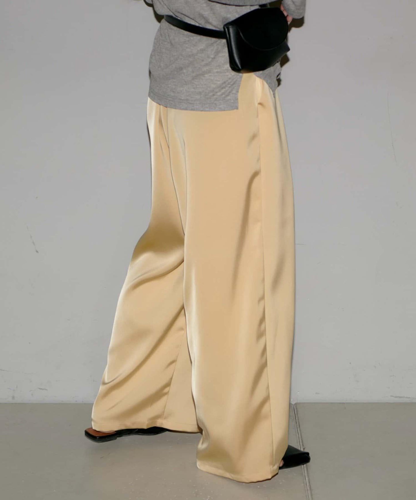 【yomo企畫】緞面褶皺寬鬆休閒褲