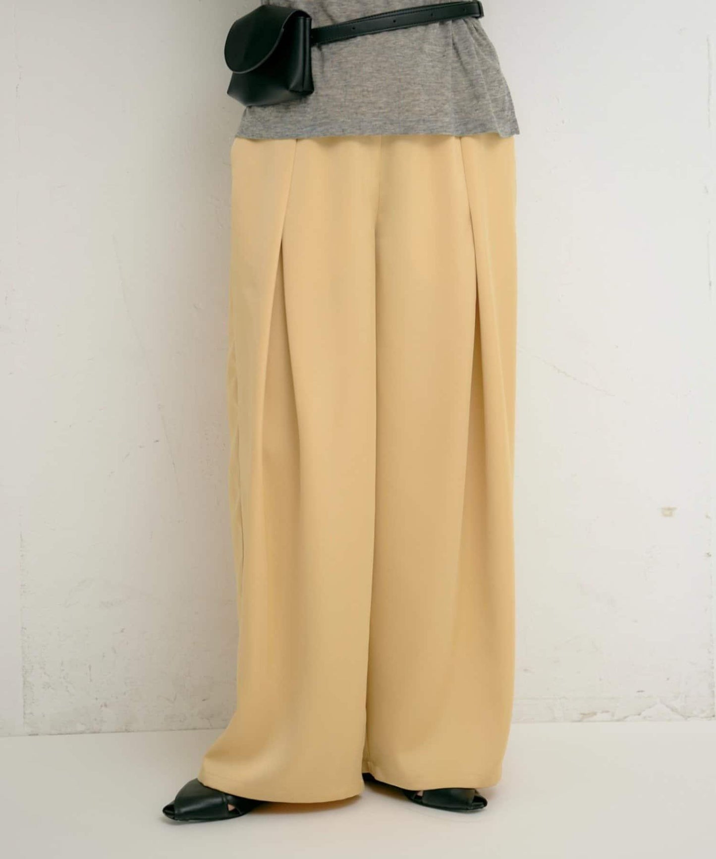 【yomo企畫】緞面褶皺寬鬆休閒褲