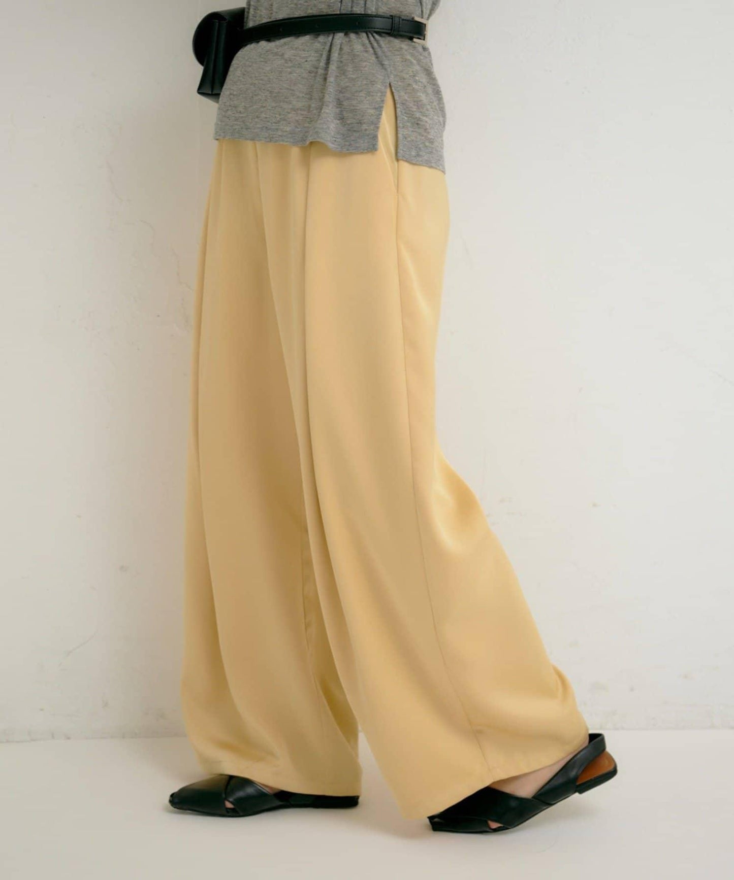 【yomo企畫】緞面褶皺寬鬆休閒褲