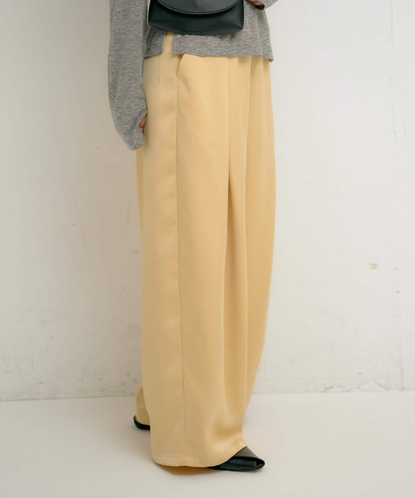 【yomo企畫】緞面褶皺寬鬆休閒褲