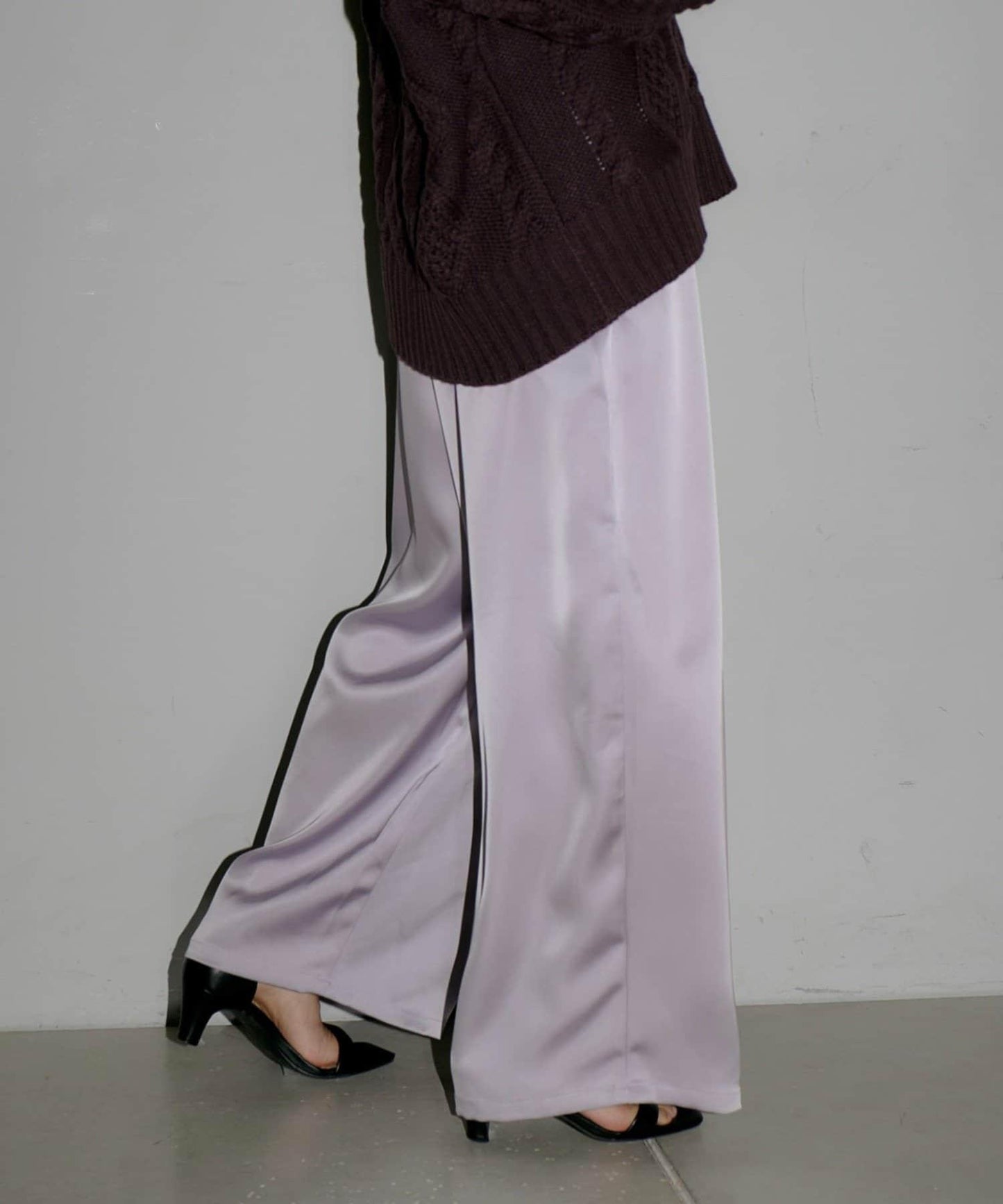 【yomo企畫】緞面褶皺寬鬆休閒褲